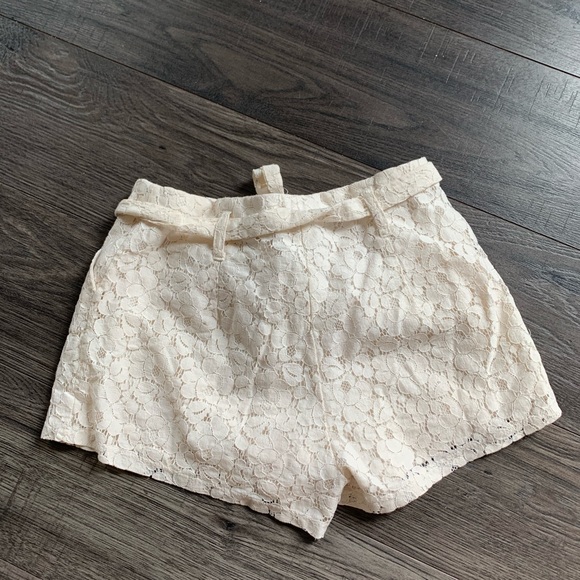 Lace tie up shorts - Picture 2 of 2